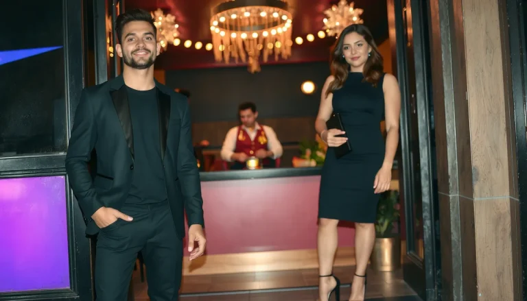Quelle tenue mettre pour une boîte de nuit ? Le guide complet homme et femme
